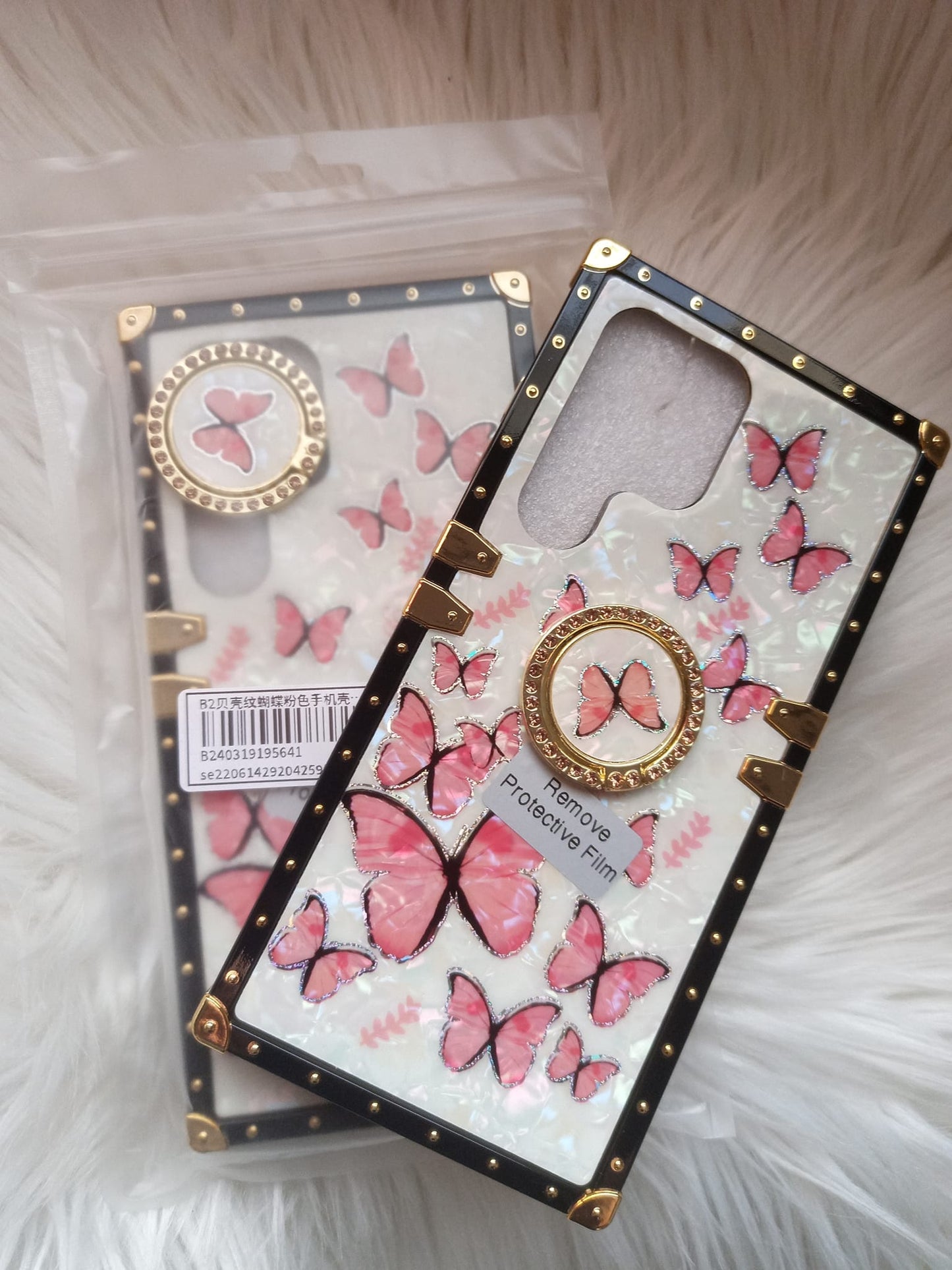 Coque motif papillon rose à avec support anneau